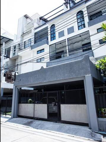 ให้เช่าทาวน์เฮ้าส์  สุขุมวิทซอย 31พื้นที่ เหมาะสำหรับทำคาเฟ่ร้านอาหารขนาดเล็ก 88,000ต่อเดือน