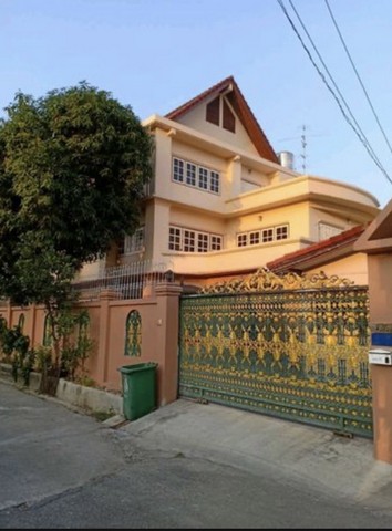 ขายบ้านเดี่ยวสวยหลังใหญ่ ลาดพร้าว 87 เนิ้อที่ 104 ตรว. จอดรถได้ 7 คัน