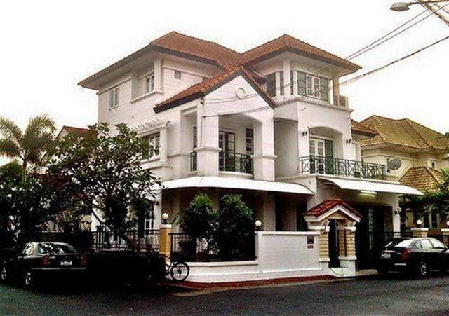 ให้เช่าบ้านเดี่ยว มัณฆนา สวนหลวง ร.9 หลังมุม เนื้อที่ 72ตรว 3ชั้น 7นอน 4น้ำ 26,500ต่อเดือน