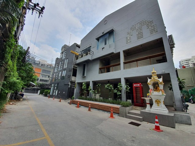 N ให้เช่า ออฟฟิศเอกมัย 380 ตรม. Duplex เอกมัย ซ.5 ติดร้าน นั่งเล่น เหมาะ สำนักงาน