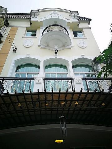 ให้เช่าทาวน์เฮ้าส์ 3 ชั้น เดอะ เมทโทร พระราม9 มอเตอร์เวย์ หลังมุม เฟอร์ครบ ใกล้แสตมฟอร์ด