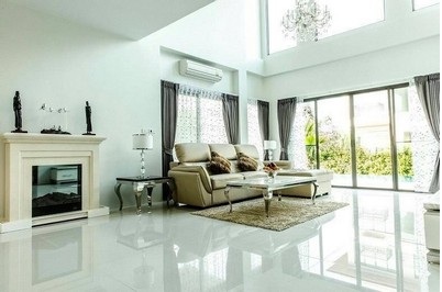 Code CC925 Luxury house for rent with private swimming pool in Rama 9 area near Paradise