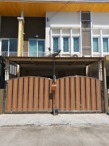ขายทาวน์เฮ้าส์ 2 ชั้น หมู่บ้าน โกลเด้น ทาวน์ วัชรพล-สุขาภิบาล 5
