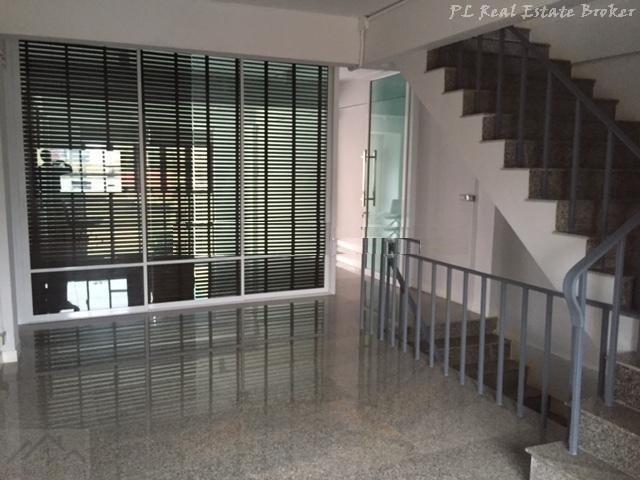 ให้เช่าโฮมออฟฟิส 4.5 ชั้น 300 ตร.ม. Loft Style สาทรซอย 1 ใกล้ MRT ลุมพินี และ MRT คลองเตย 