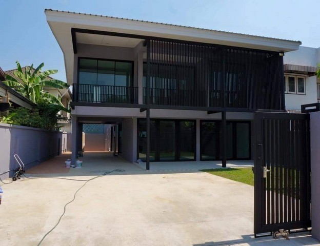 PB41ให้เช่าบ้านเดี่ยว สไตล์ LOFT หมู่บ้าน ต.รวมโชค โชคชัย 4เหมาะทำโฮมออฟฟิศ หรือ อยู่อาศัยก็ได้