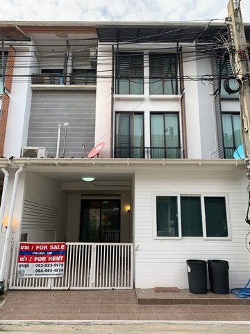 ขายและให้เช่า ทาวน์โฮม 3 ชั้น รีโนเวทใหม่ หมู่บ้านอารียา ลาดปลาเค้า เนื้อที่ 21.30 ตรว สวยงามทันสมัย