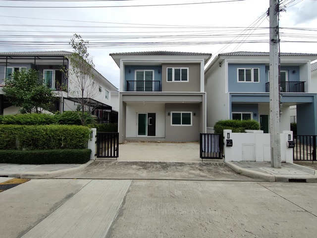 บ้านแฝด หมู่บ้านชวนชื่น พาร์ค อ่อนนุช-วงแหวน ขนาด 36 ตร.ว. ติดสวน สภาพเดิม