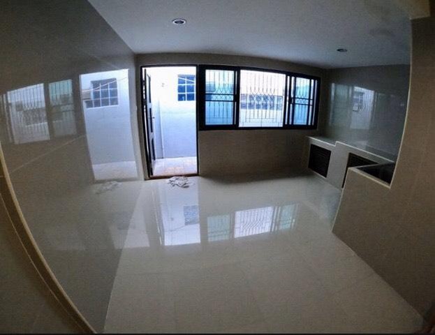 ให้เช่าทาวน์เฮ้าส์ 2 ชั้น รีโนเวทใหม่ทั้งหลัง ซอยลาดพร้าว95  ใกล้โรงพยาบาลลาดพร้าว ใกล้ถนนลาดพร้าว