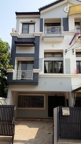 For Rent ทาวน์โฮม 3 ชั้น โครงการบ้านกลางเมือง ลาดพร้าว 71 นาคนิวาส 4