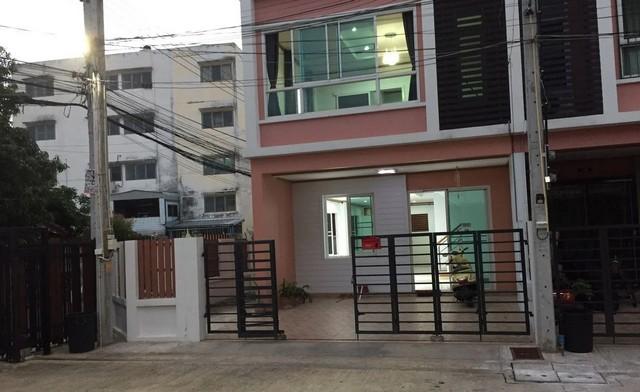 HR 4228 ให้เช่าทาวน์โฮม 3 ชั้น หมู่บ้านปิ่นทอง 5 ย่านดอนเมือง ใกล้สนามบินดอนเมือง