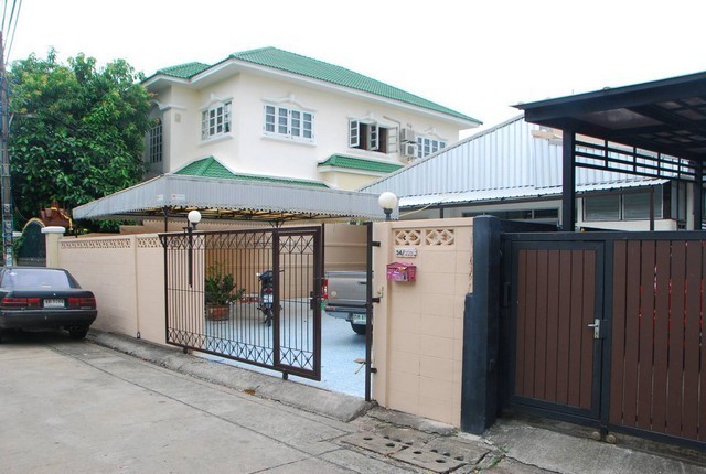 C1369 ให้เช่าบ้านเดี่ยวชั้นเดียว โชคชัย 4 แยก 36 ย่านโชคชัย 4 ลาดพร้าว