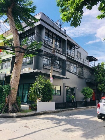 รหัสC3611 ให้เช่าอาคารพาณิชย์ 3ชั้น ใกล้หอการค้า ค้าขายได้ ถนนประชาสงเคราะห์ วิภาวดีรังสิต