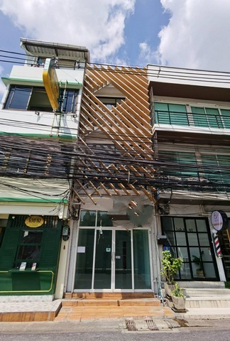 รหัสC3609 ให้เช่าอาคารพาณิชย์ 3ชั้น ถนนสีลม ใกล้ BTS ช่องนนทรี ศาลาแดง