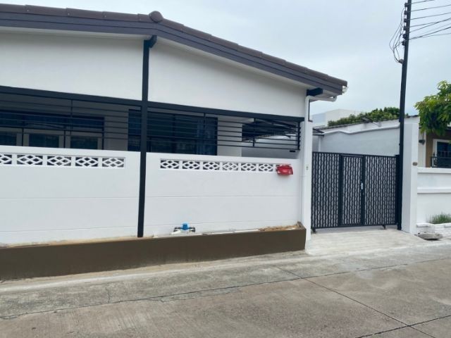 รหัสC3607 ให้เช่าบ้านเดี่ยวชั้นเดียวถนนลาดพร้าว โชคชัย4 ตกแต่งใหม่ ใกล้เซ็นทรัลอีสวิลล์