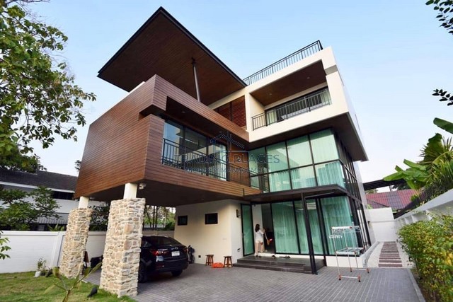 ให้เช่า บ้านเดี่ยว รัชดา 18 หลังใหม่ 3ชั้น 360ตรม 4ห้องนอน ทำเลดี