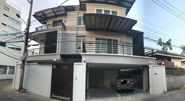 ขายบ้านเดี่ยวสวยหรูใหม่ 3 ชั้น ซอยพหลโยธิน 8 (ซอยศุภราช1) เนื้อที่ใช้สอยเยอะ เดินทางสะดวก เขตพญาไท 