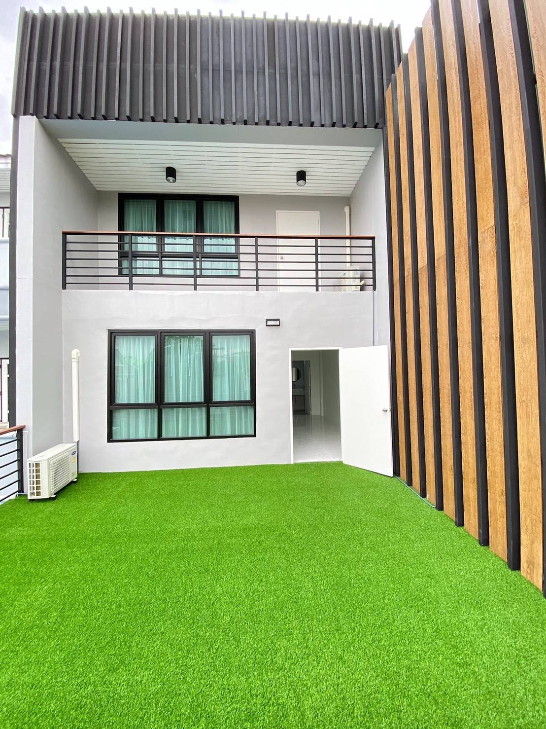 Town Home Modern Loft.Town Home Modern Loft for sale.about 300 Sqm.