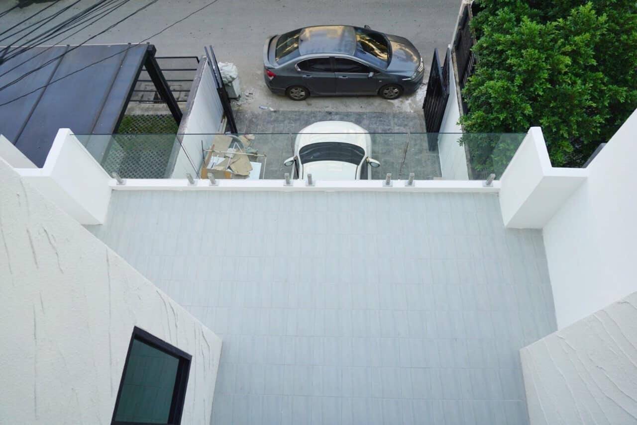 Ubiq Home Office (Onnut - Sukhumvit).Home office for sale.about 350 Sqm