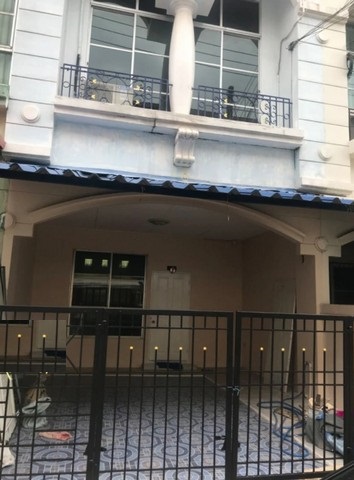  ให้เช่าทาวน์โฮมบ้านกลางเมือง โชคชัย4 ลาดพร้าว 22 ตรว. พร้อมเข้าอยู่ทันที