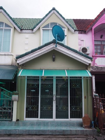 ขายทาวน์เฮ้าส์ตกแต่งสวย หมู่บ้านราณี 5 เดินทางสะดวก ทำเลดีมาก เขตลาดพร้าว กรุงเทพฯ