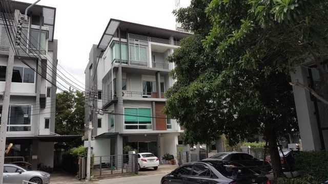 B10 ออฟฟิซ 4 ชั้น For rent B-Square พระราม 9-เหม่งจ๋าย410 ตารางเมตร