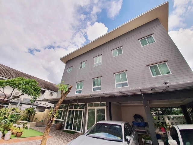 รหัสC3537 ให้เช่าบ้าน 3ชั้น สร้างใหม่อยู่ในโครงการ ถนนนวมินทร์ 6ห้องนอนพร้อมเฟอร์นิเจอร์