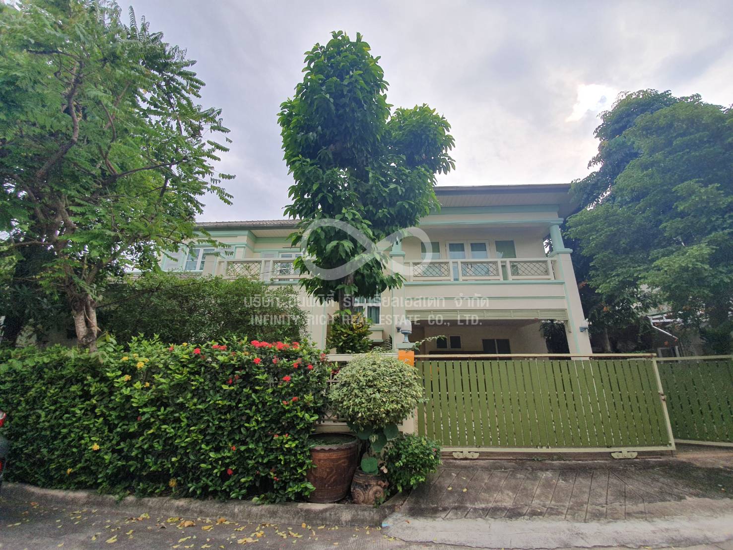 ให้เช่าหมู่บ้าน Perfect Place Ramkhamhaeng 164 แอร์10ตัว ราคา 60,000 บาทต่อเดือน 0979495559