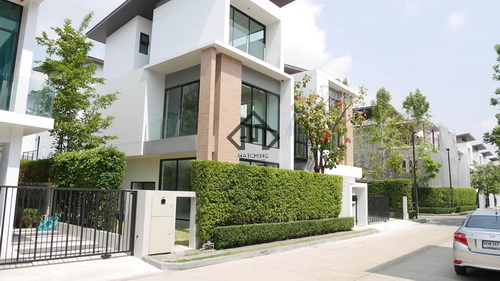ขายบ้าน สวนหลวง ร.9 หมู่บ้าน บียอนด์ ศรีนครินทร์ 4ห้องนอน ที่จอดรถ 3คัน หลังมุม ตรงข้ามสวนหลวง ร.9