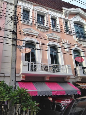 ให้เช่าทาวน์เฮ้าส์ 3ชั้น บ้านกลางเมือง รัชดา-เหม่งจ๋าย 