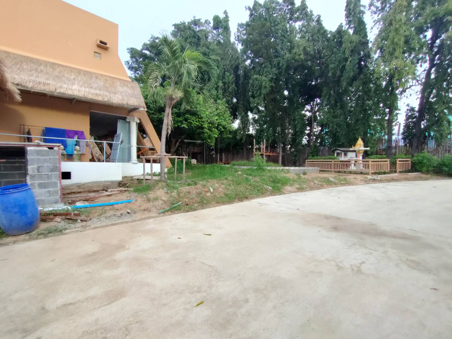 Land and Building Sukhumvit 77,865 sqw.Near BTS Onnut.