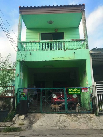 ขายทาวน์เฮาส์  2 ชั้น เคหะร่มเกล้า ลาดกระบัง เดินทางสะดวก ต่อเติมพร้อมอยู่ใกล้สถานีรถไฟฟ้า