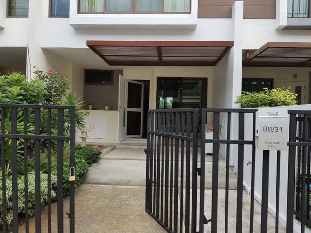 For Rent ทาวน์โฮม 3 ชั้น หมู่บ้าน เดอะไพรเวท สุขุมวิท 97/1   