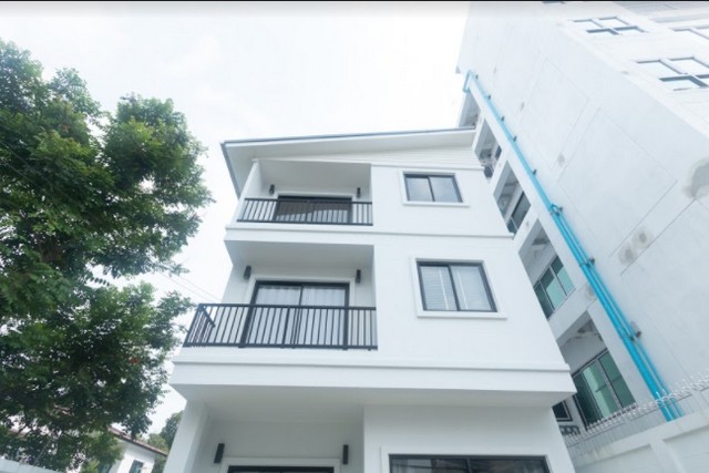 ให้เช่าบ้านเดี่ยว3 ชั้น บ้านใหม่ ใกล้โรงเรียนเซ็นแอนดรูว์ส ซอย ชัยพฤกษ์ ใกล้ BTS เอกมัย เพียง600เมตร