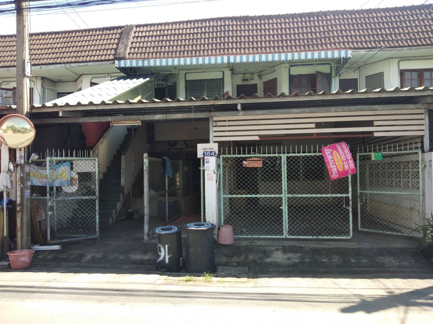ขายบ้านทาวเฮ้าส์ทำเป็นห้องเช่าเรียบร้อยแล้ว 2 หลัง ตามรูปภ่าย ทั้งสองหลัง 