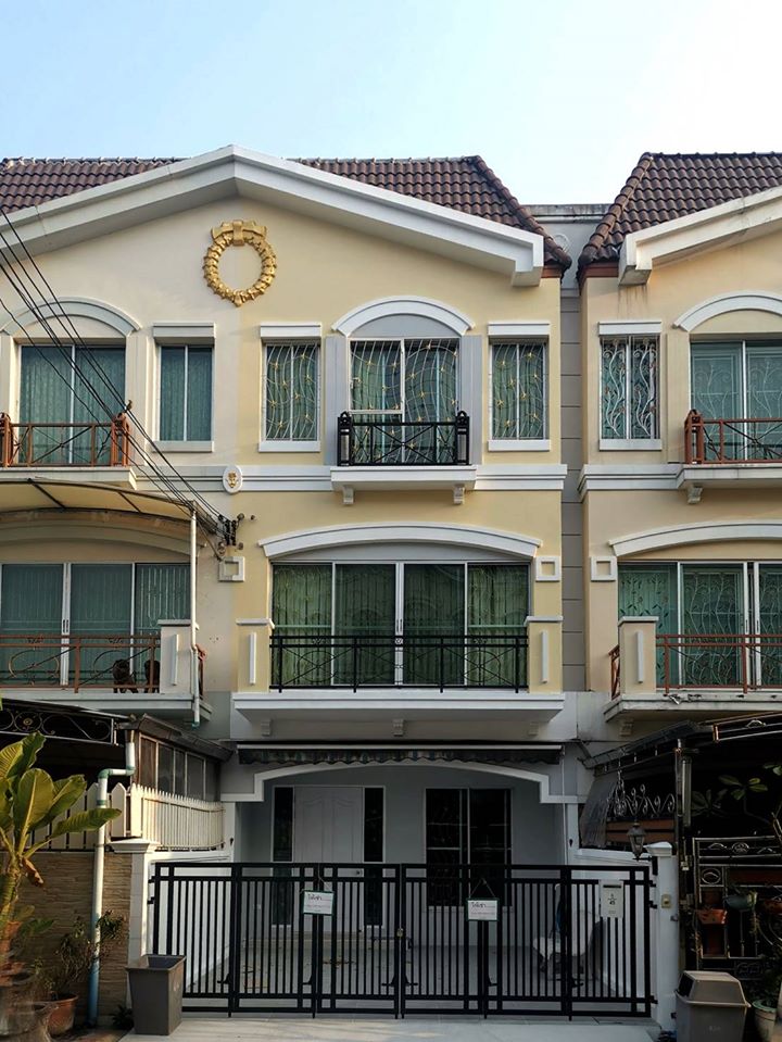 ให้เช่าทาวน์โฮม 3 ชั้น บ้านกลางเมือง ศรีนครินทร์ 24 townhouse for rent srinakarin 24 