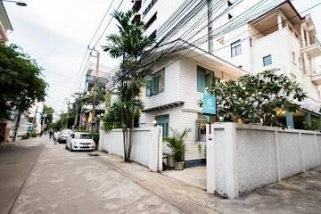 ให้เช่าบ้านเดี่ยวสุขุมวิทซอย8 ใกล้BTSนานาแขวงคลองเตย 2ชั้น นื้อที่ 45ตรว 100,000ต่อเดือน