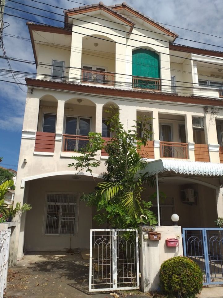 HS302ขายทาวน์เฮ้าส์ 3 ชั้น หมู่บ้าน The Balcony Home อุดมสุข ตกแต่งใหม่ พร้อมอยู่