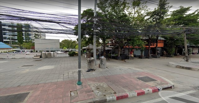 รหัสC3643 ให้เช่าอาคารพาณิชย์ 2ชั้น ติดถนนศรีนครินทร์ ที่จอดรถมีหลายคัน