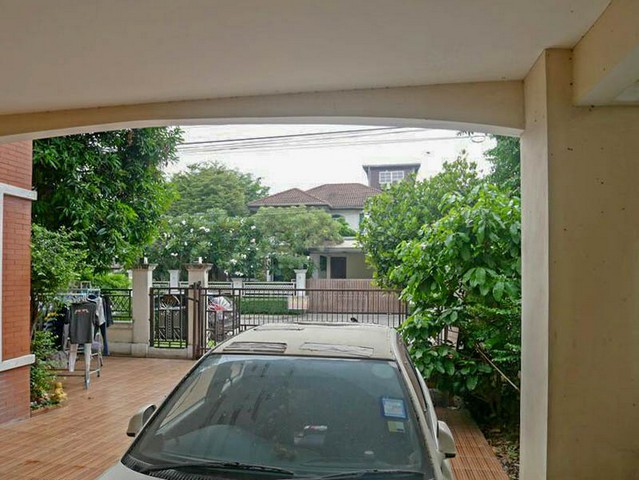 Sell House on Sukhumvit road near BTS Udom Suk, Singapore National School