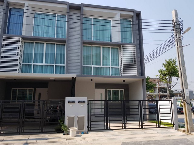 THS009 ขาย ทาวน์โฮม โนว่า ลักซ์ ประชาอุทิศ 131 หลังมุม
