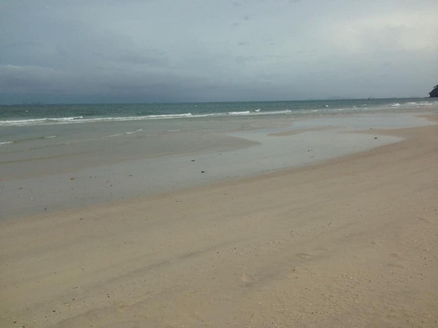 ที่ทำเลสวย ดี  หาดส่วนตัว ริมหาดสะพลี อำเภอปะทิว จังหวัดชุมพร 