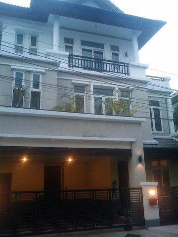 ให้เช่าบ้านเดี่ยว 3 ชั้น หมู่บ้านอารียา คาซ่า รัชดา ย่านสุทธิสาร ตกแต่งสวยหรูสไตล์ตะวันออก 