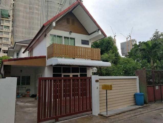 บ้านให้เช่าบ้านเดี่ยว 2 ชั้น ในซ.พหลโยธิน 24 ในเนื้อที่ 30 ตร.วา 2 ห้องนอน 2 ห้องน้ำ